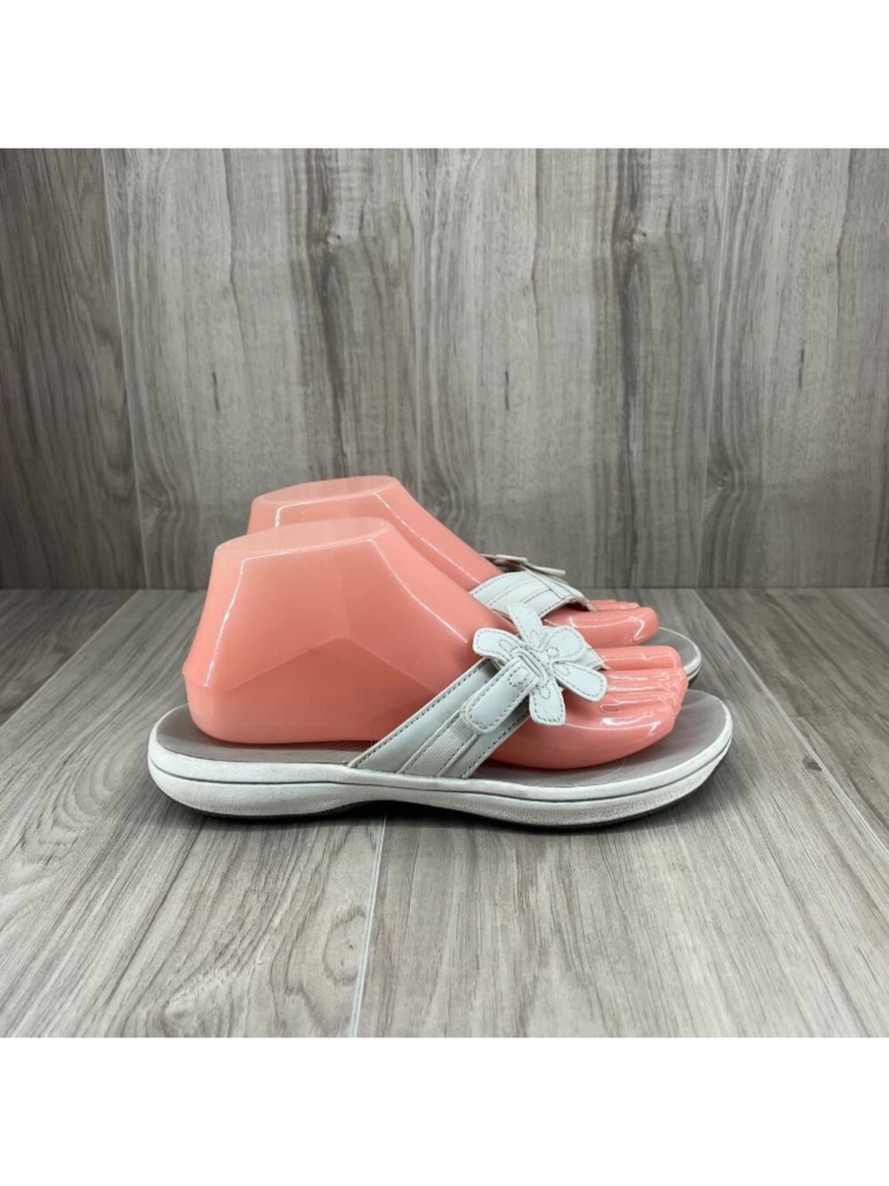 Clarks Flip Flops Womens 7M Breeze Opal White Slip On Thong Sandals